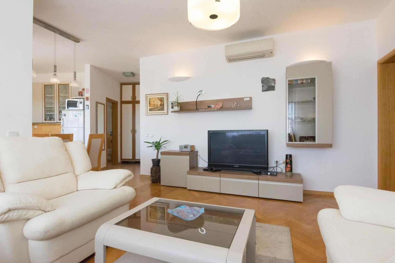 Spacious Apartment On A Great Location -Apartment Kuhta 比奥格勒·纳·莫鲁 外观 照片