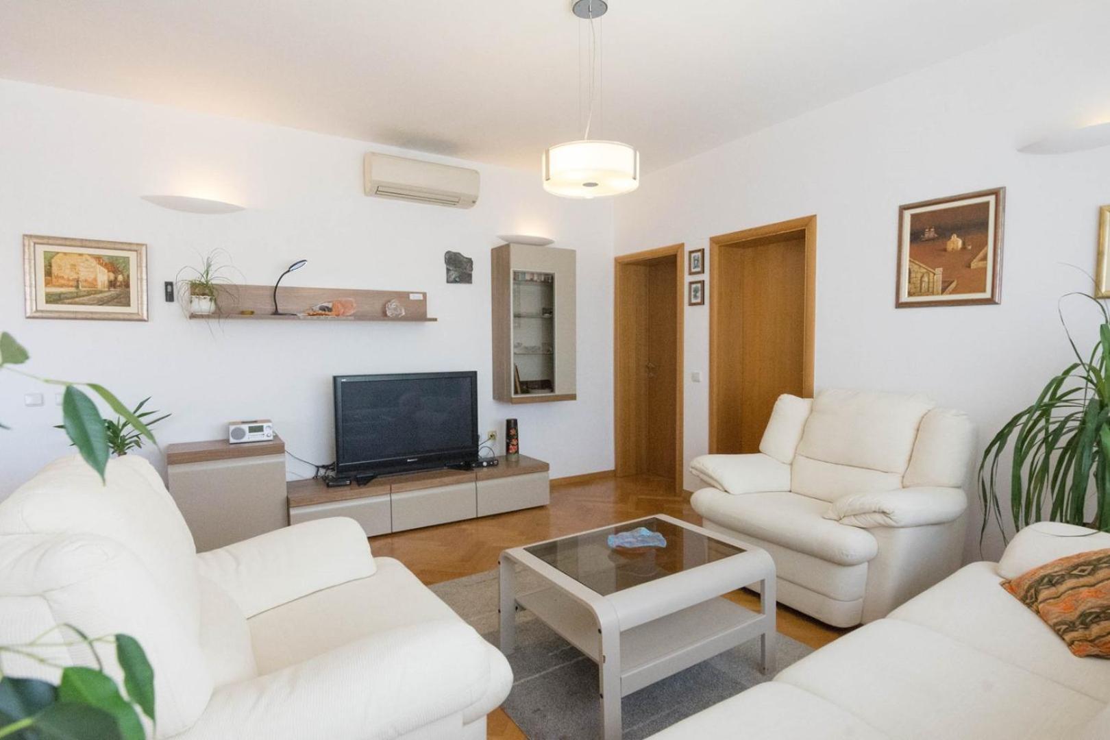 Spacious Apartment On A Great Location -Apartment Kuhta 比奥格勒·纳·莫鲁 外观 照片
